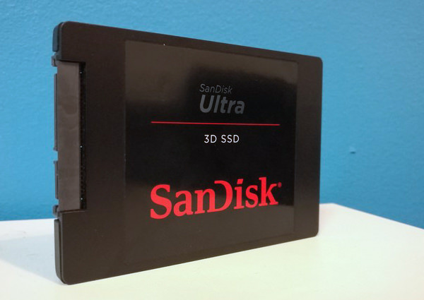 SanDisk Ultra 3D SSD (vista lateral)