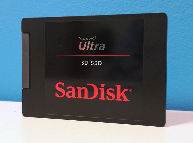 SanDisk Ultra 3D SSD (en ángulo)