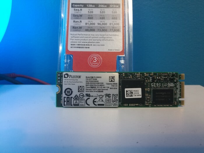 Plextor SSD S2G M2 (vista en ángulo lateral)