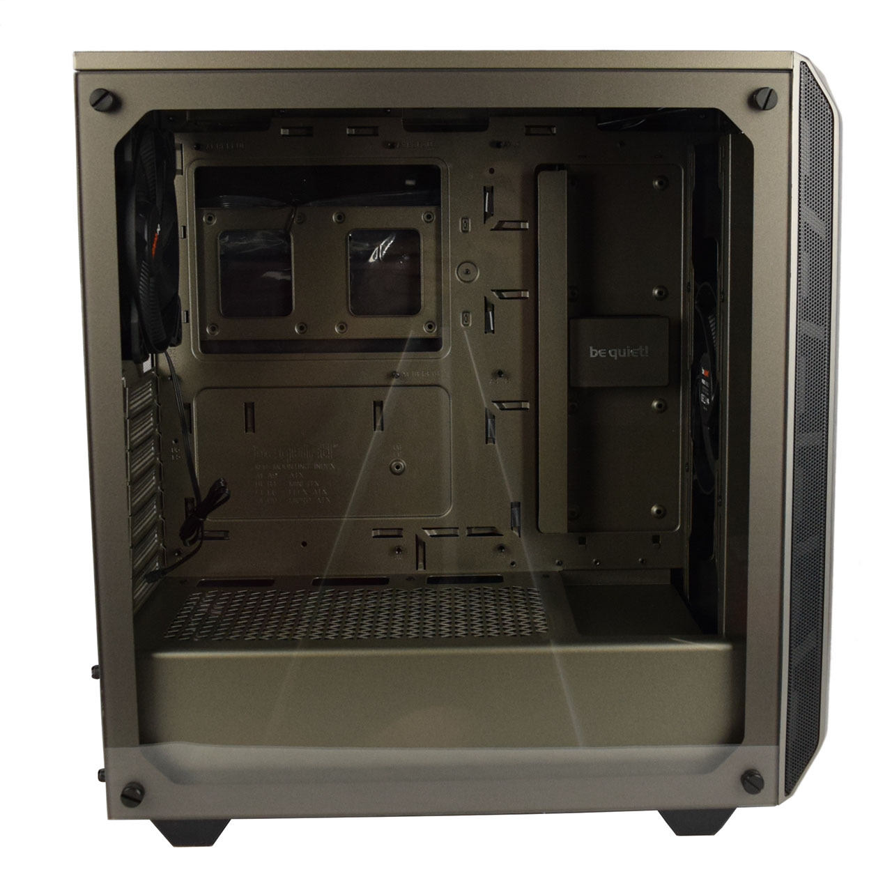 Be Quiet Pure Base 500 (interior con panel de vidrio)