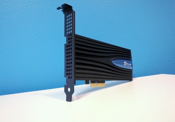 Plextor M8Se (Y) NVMe SSD (512 GB) (en ángulo a la izquierda)